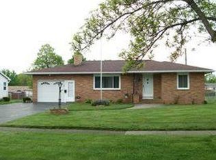 17 Landau Dr, Gates, NY 14606