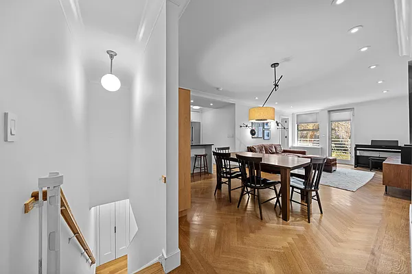 Sold by Hauseit LLC | media 18