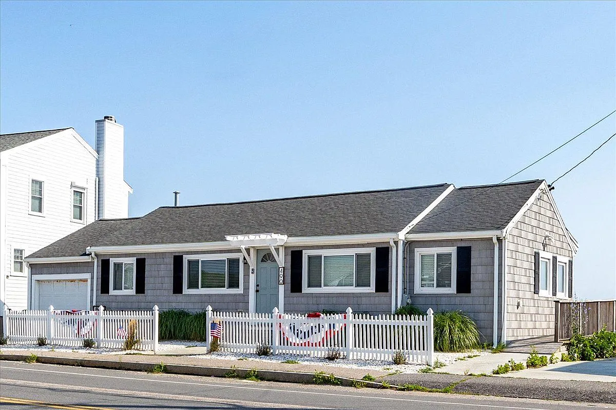 2 bed, 2.0 bath, 914 sqft, $2,700 — Photo 1
