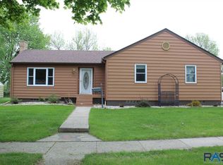 404 W Bishop St, Luverne, MN 56156