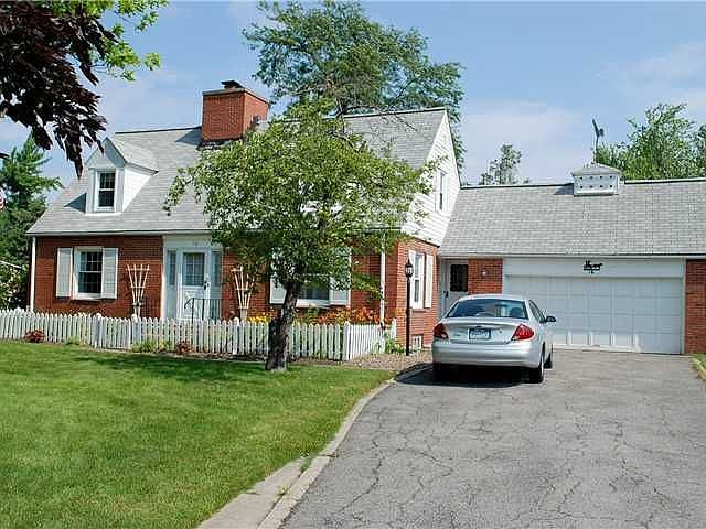 1st image of 16 Brockett Dr
