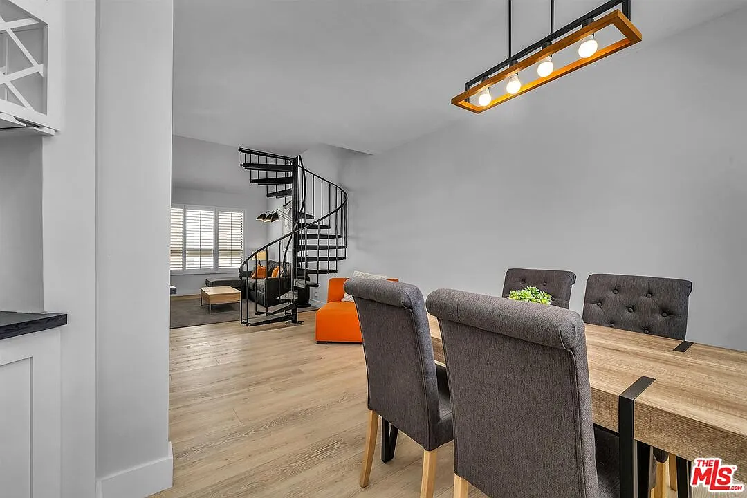 2 bed, 2.0 bath, 1272 sqft, $6,500 — Photo 3