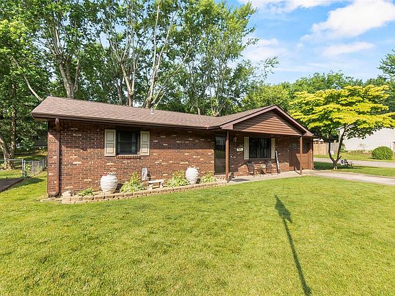3rd image of 903 Odus Dr