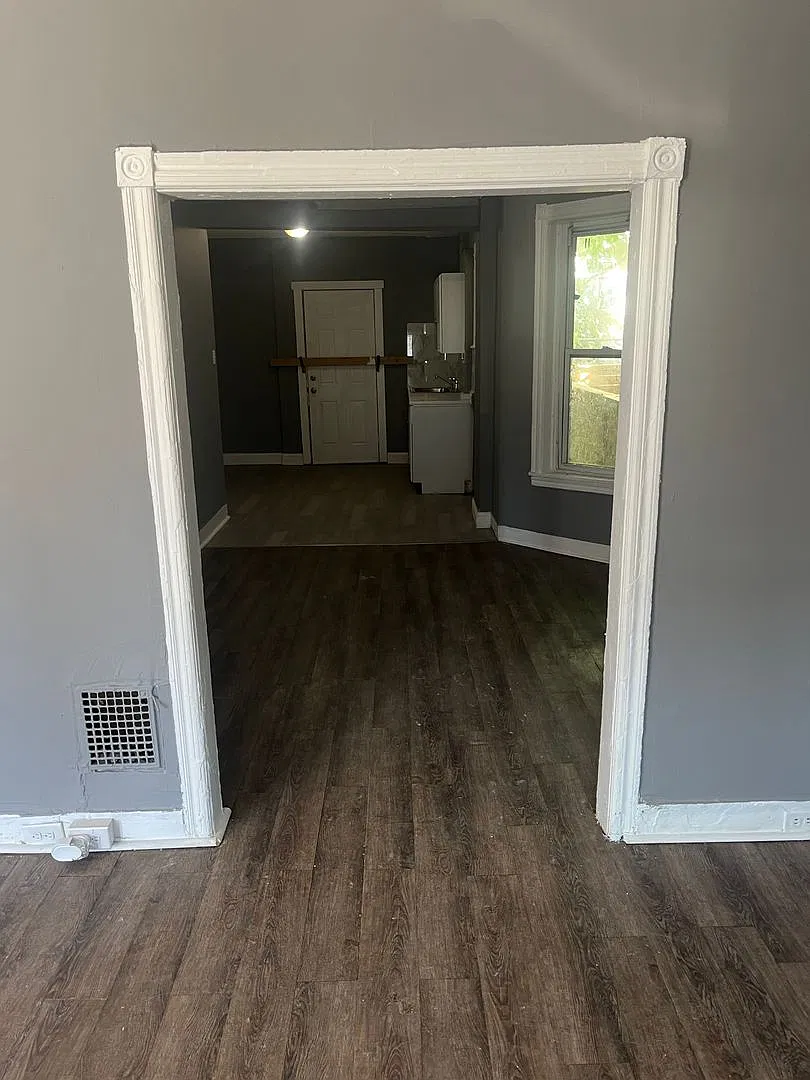 Spacious 3-Bedroom Home with Comfortable Living & Dining Areas — Photo 4