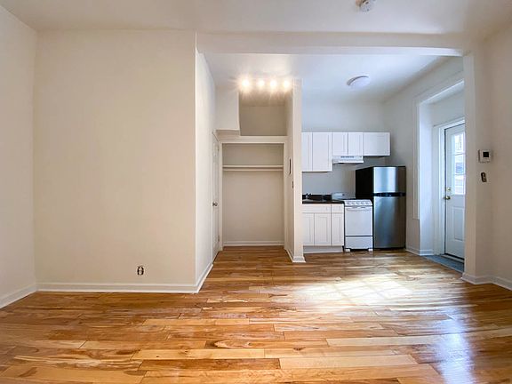 4th image of 487 Clinton Ave #C1