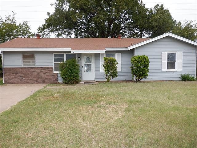 1st image of 4734 Clover Ln