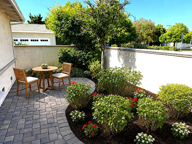 786 Eden Ave — Photo 2