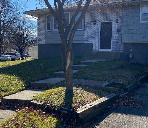 2nd image of 25 Knoll Ln