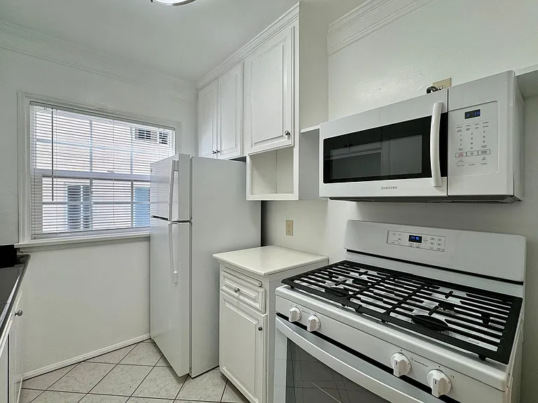 3020-30 Sixth Ave — Photo 11
