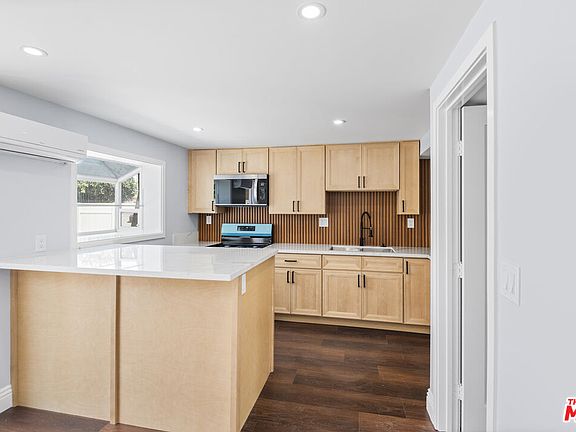 3rd image of 4622 W 149th St #A