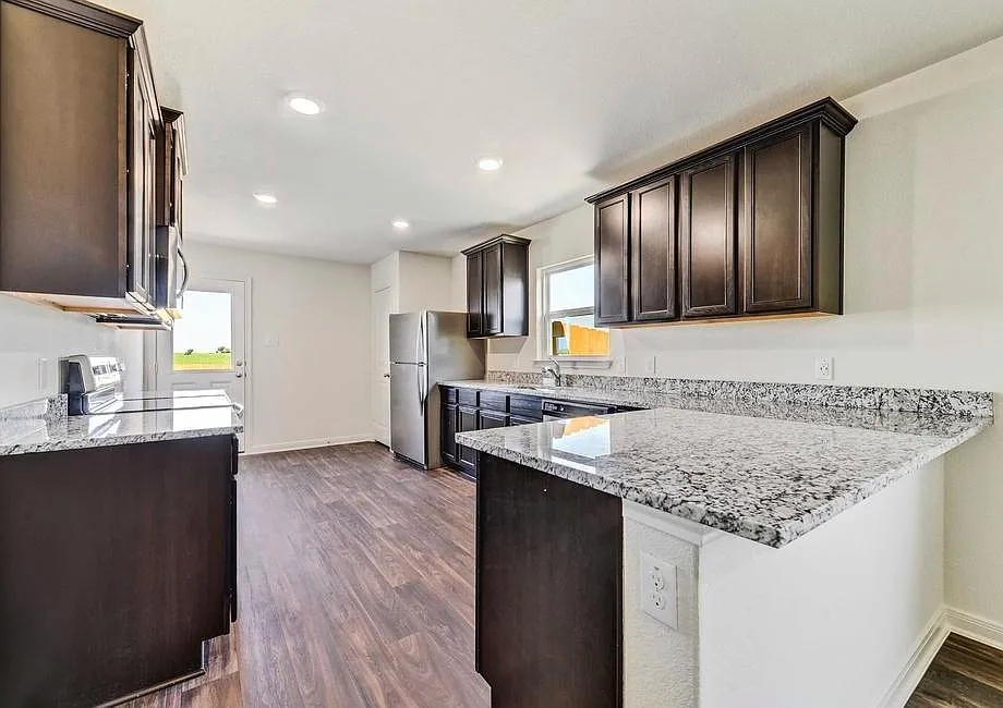 Building Photo - 121 Fairfax Ln