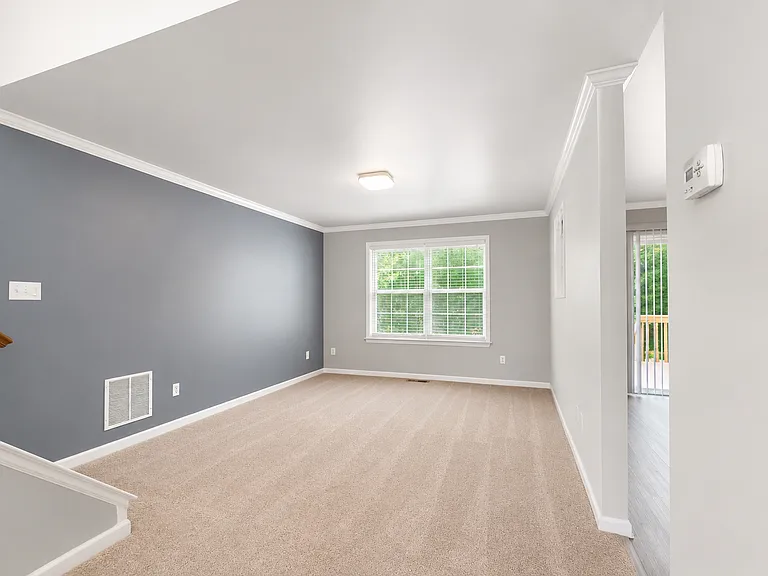 101 Wheatstone Ln — Photo 3