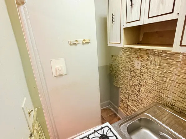 501 West 156th Street image 3 of 8