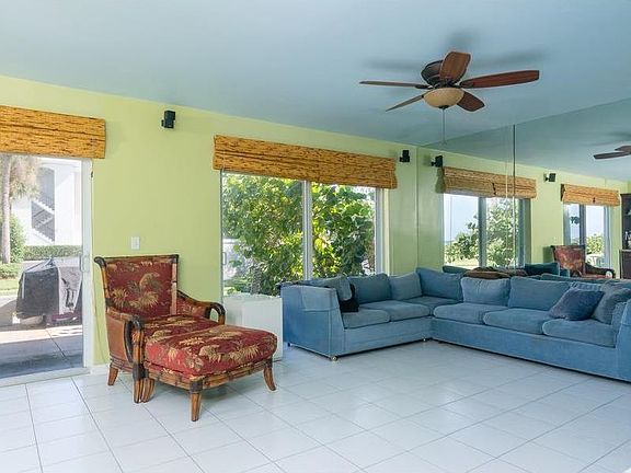 4th image of 2450 Gulf Blvd APT 11B