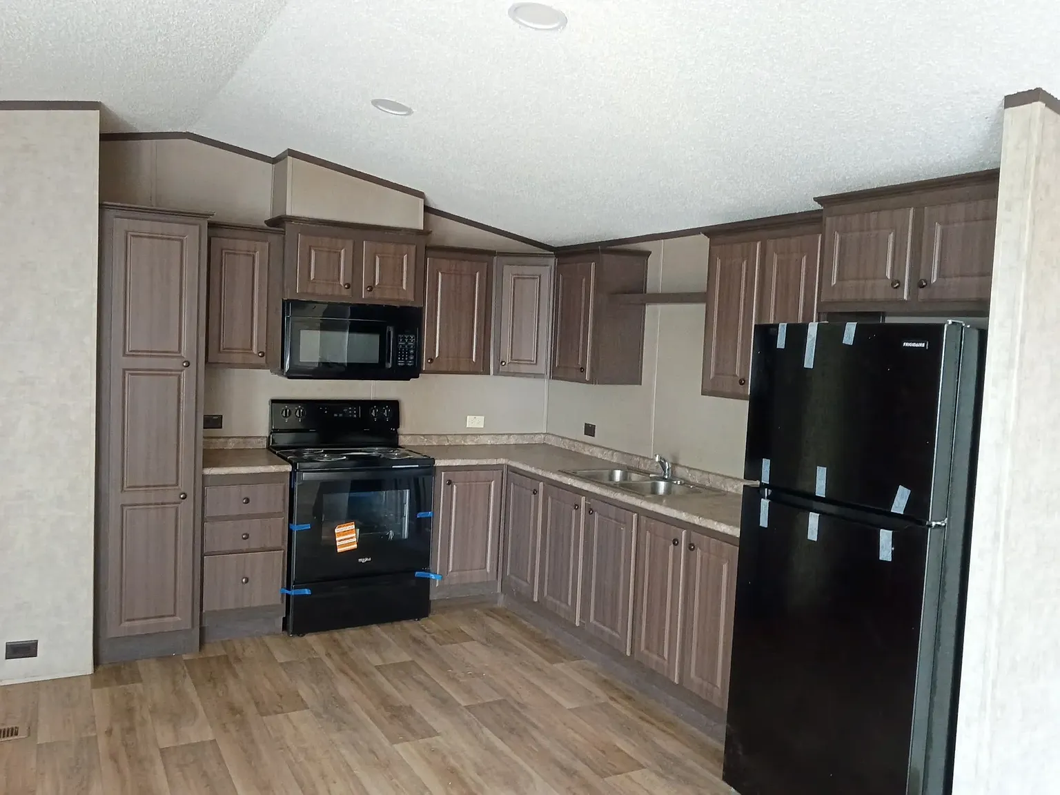 3 bed, 960 sqft, $799 — Photo 4