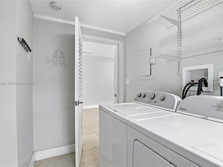 6511 SW 44th St — Photo 24