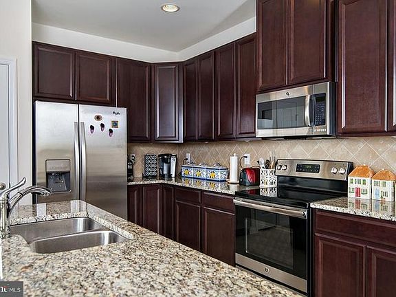 4th image of 441 Tunbridge Ct