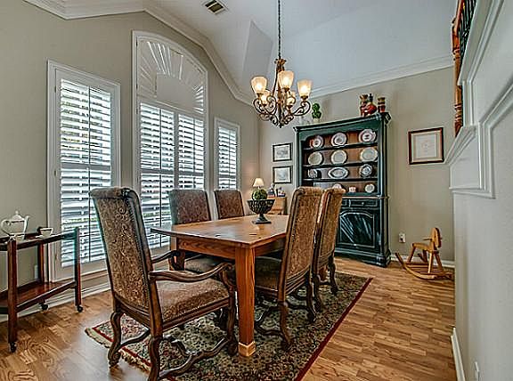 2nd image of 424 Lancashire Dr