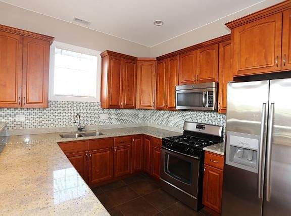 3rd image of 4006 N Kilbourn Ave #B3
