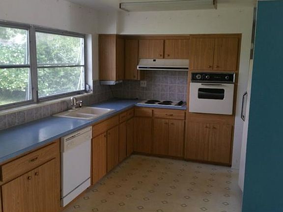 3rd image of 5945 51st Ave N