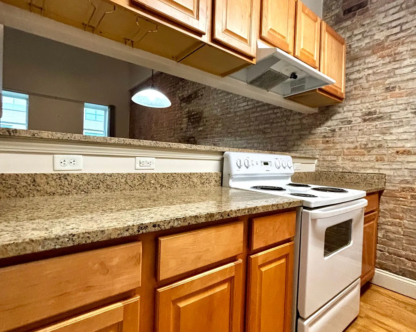 Beautiful Downtown Apartment — Photo 1