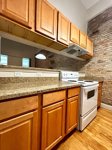 130 E State St #402 Photo 1