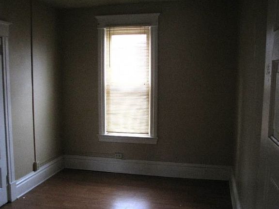 5th image of 907 11th St #2
