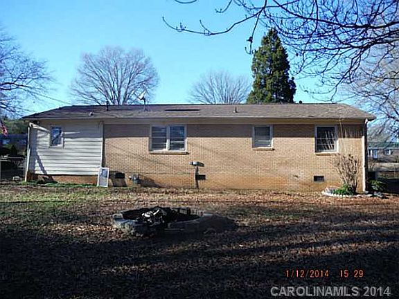 4th image of 2329 Maplewood Dr