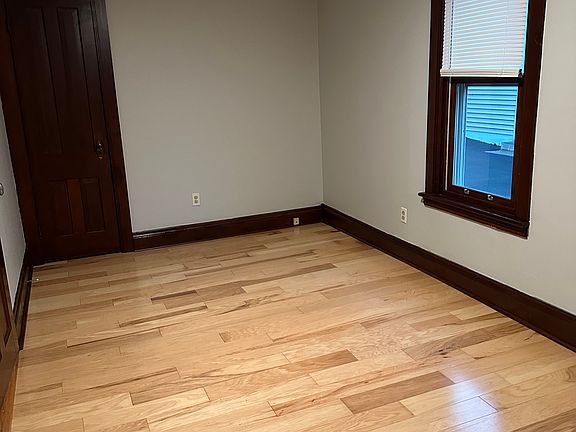 5th image of 26 Pleasant St