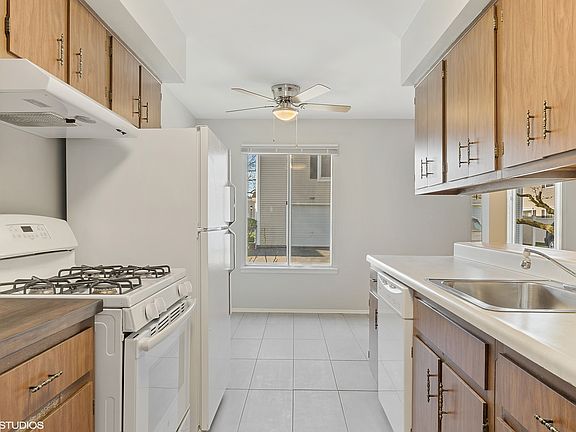 4th image of 1311 Cove Dr #211-C