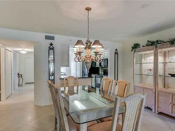 4th image of 3250 Douglas Dr #1-103