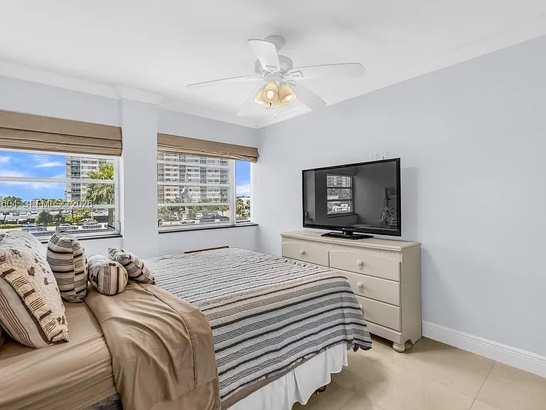 220 Kings Point Dr #314 — Photo 18