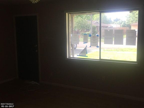 5th image of 122 Bradford Dr