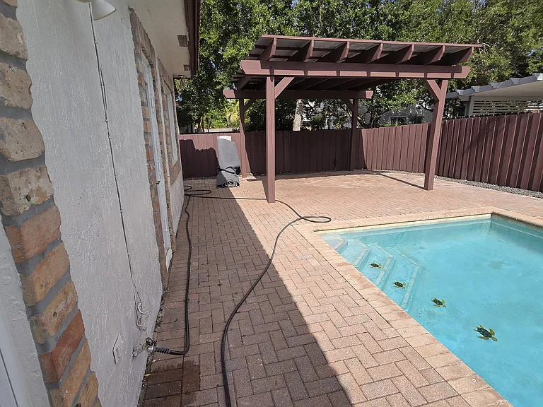15826 SW 138th Ter — Photo 31