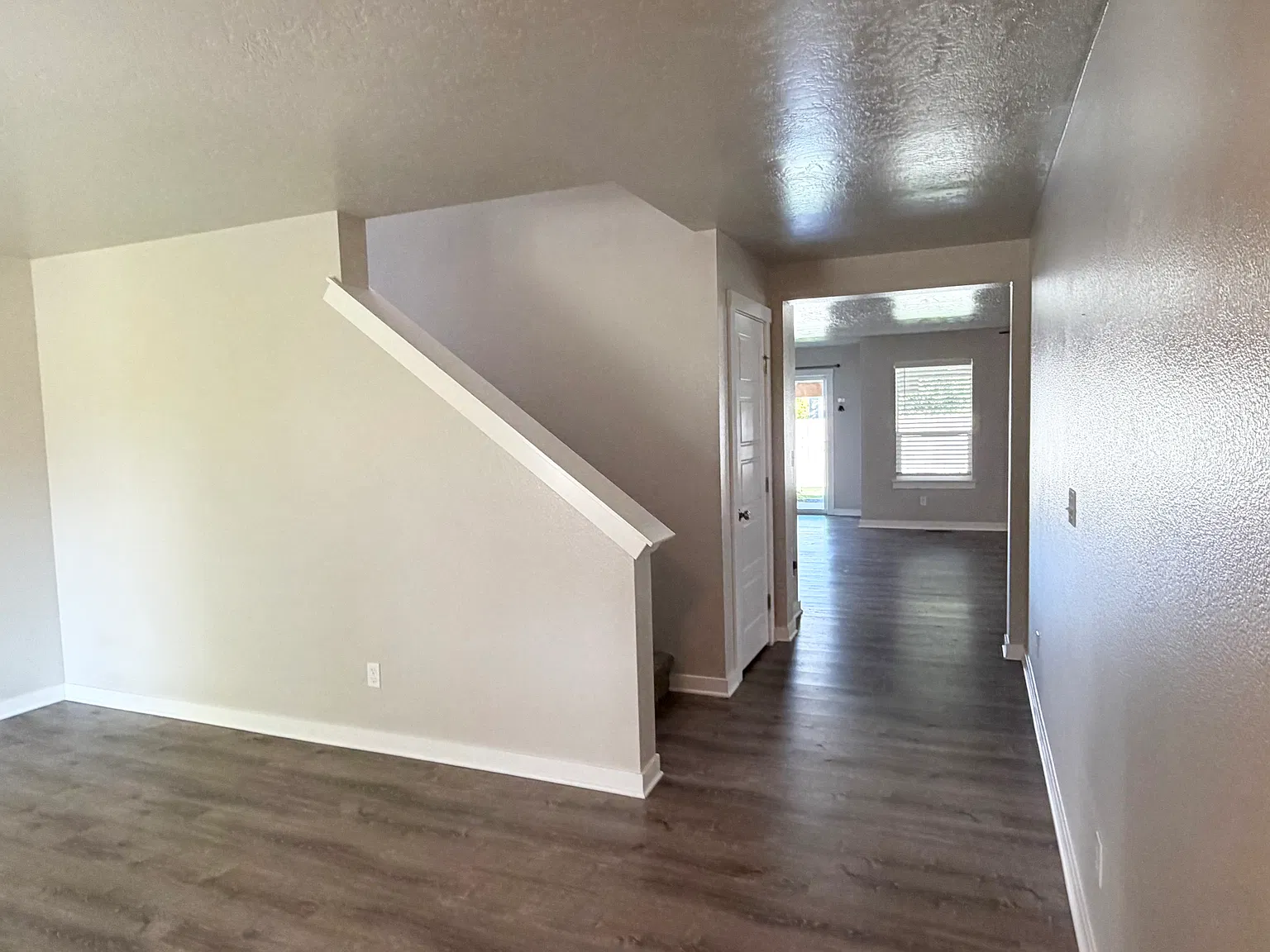 4 bed, 2.5 bath, 2650 sqft, $2,700 — Photo 3