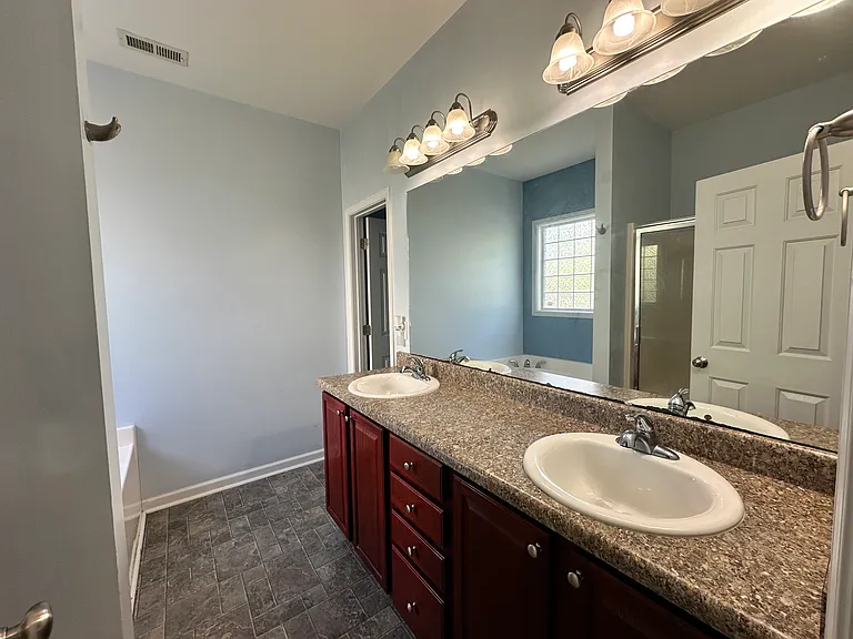 119 Landover Dr — Photo 15