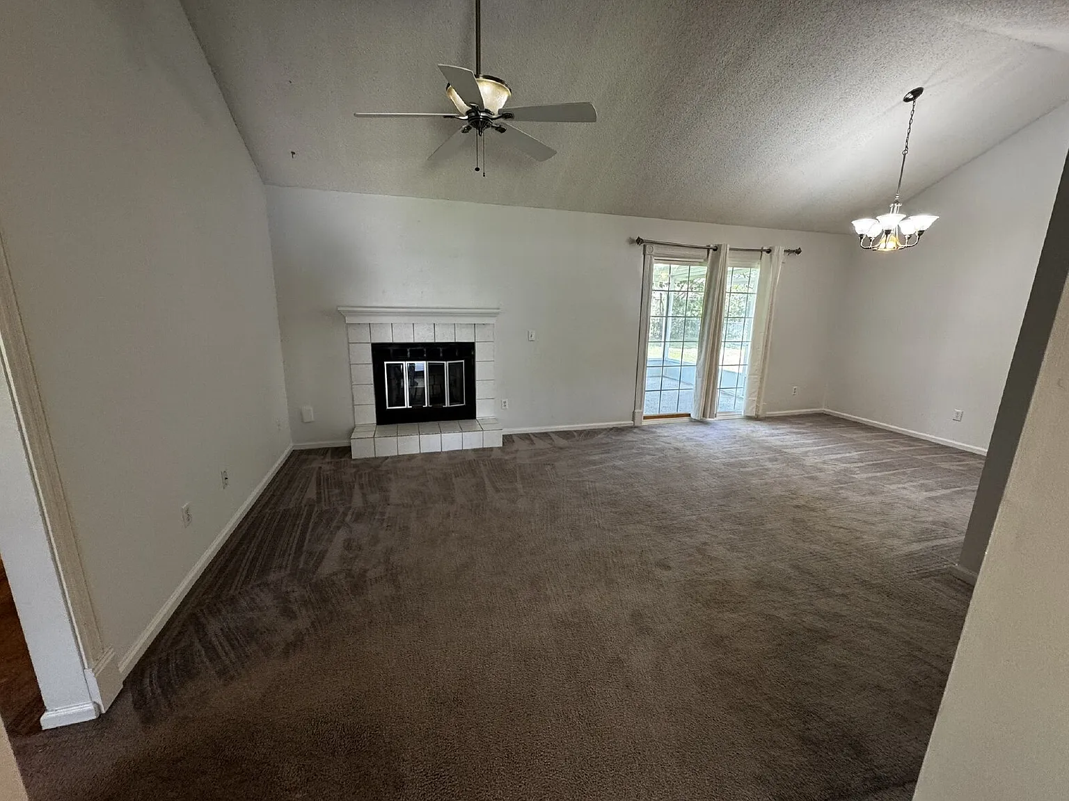 3 bed, 2.0 bath, 1235 sqft, $1,500 — Photo 3