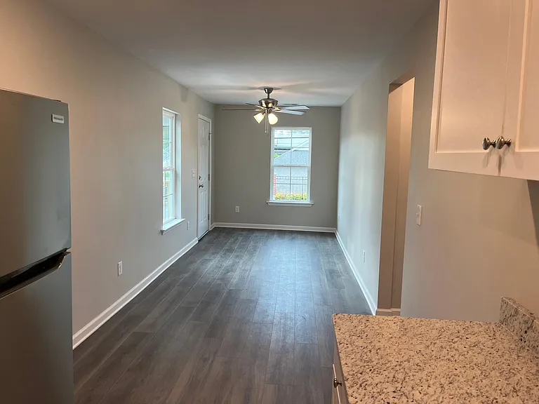 610 W Buena Vista Ave #4 — Photo 1