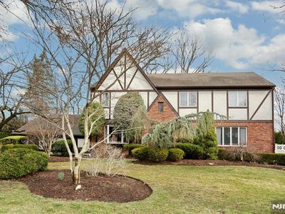 5 Old English Ct, Woodcliff Lake, NJ, 07677