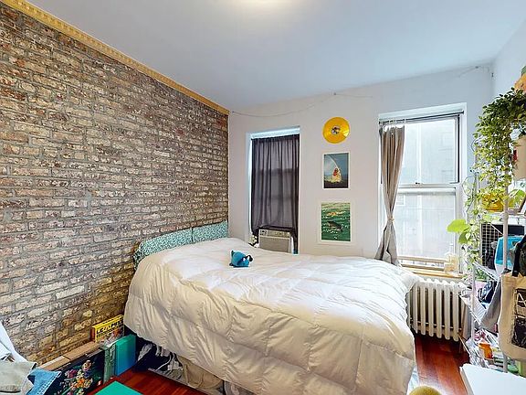 3rd image of 520 E 11th St APT 13