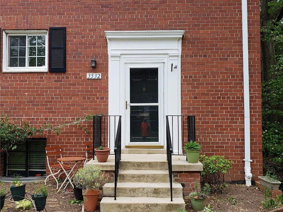 1st image of 936 Valley Dr #936
