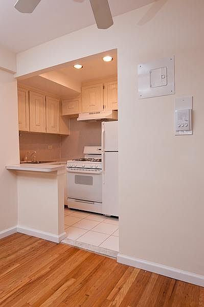 2nd image of 245-30 Grand Central Pkwy #4