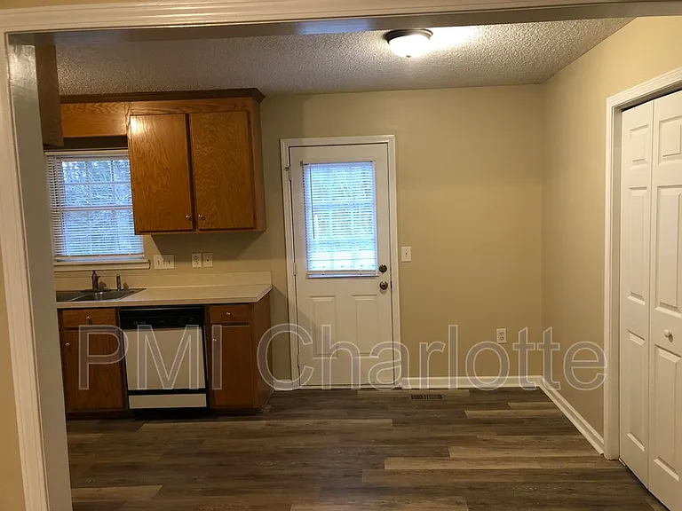 2519 Hickory Ave — Photo 4
