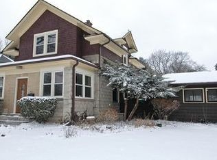 915 Cedar Ave, Elgin, IL 60120