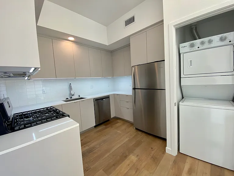 5135 W Adams Blvd #301 — Photo 5