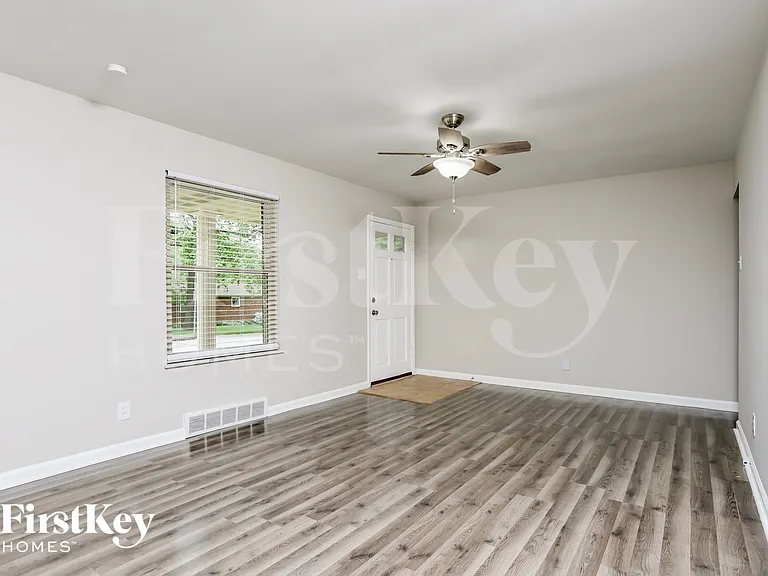 7235 Forestate Dr — Photo 3