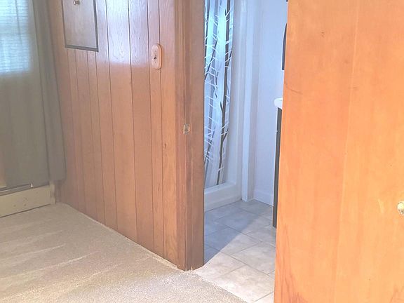 Entry to bathroom from bedroom