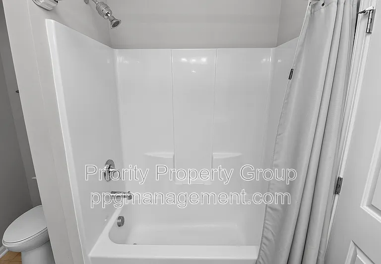 16436 Palisades Commons Dr — Photo 32