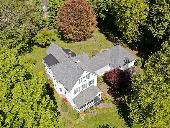 3rd image of 74 Woodbridge St