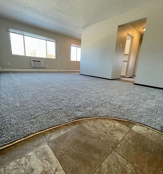 1st image of 208 Hoyt Ave W APT 201